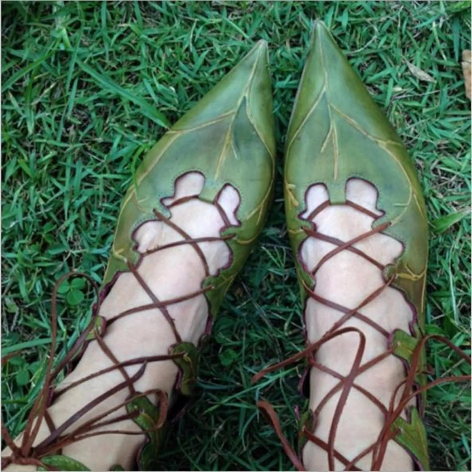 Aflngle Women's Fashion Leaf Shaped Block Low Heel Flat Ankle Boots Pointed Toe Lace Up Short Booties Casual Vintage Gothic Shoes