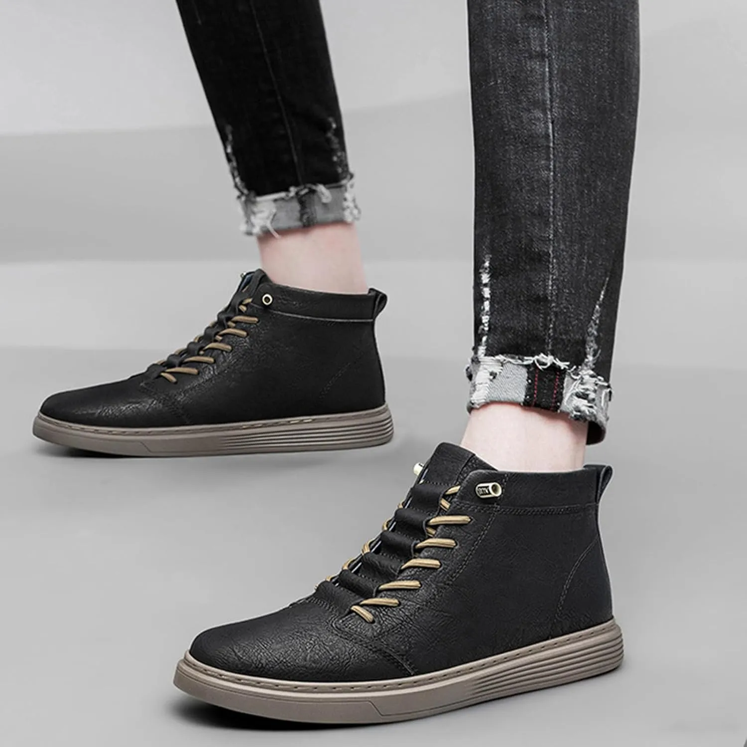 Men's Leather Embossed Flat High-Top Sneakers Autumn Plus Velvet Comfortable Warm Flat Non-Slip Lace-Up Chukka Boots Simple Fashion Walking Sports